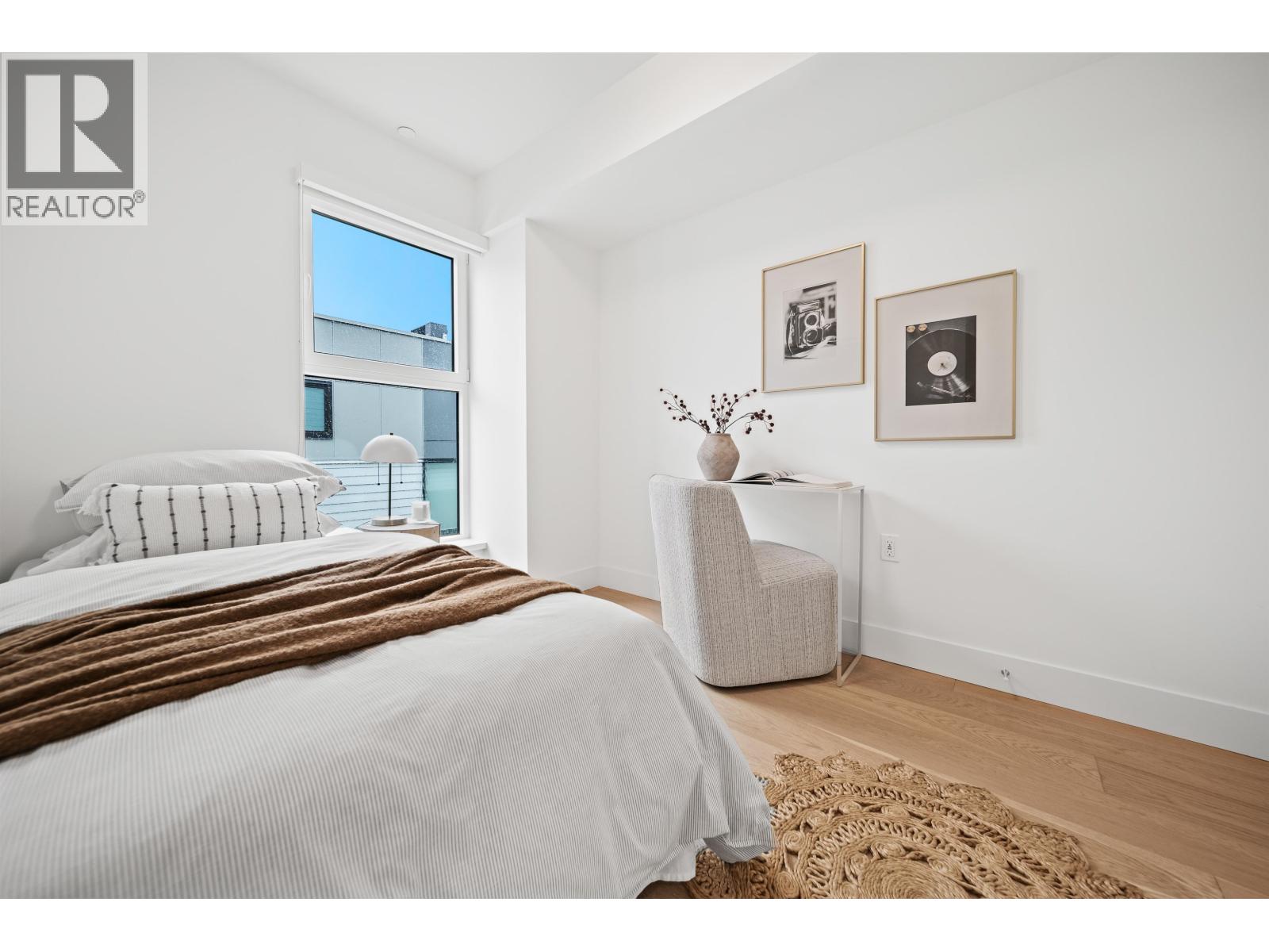 140 W WOODSTOCK AVENUE