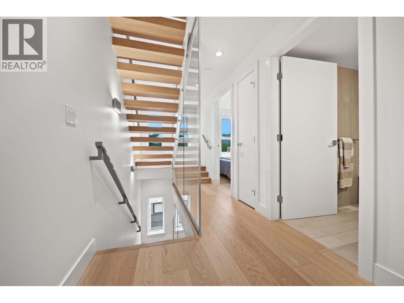 140 W WOODSTOCK AVENUE