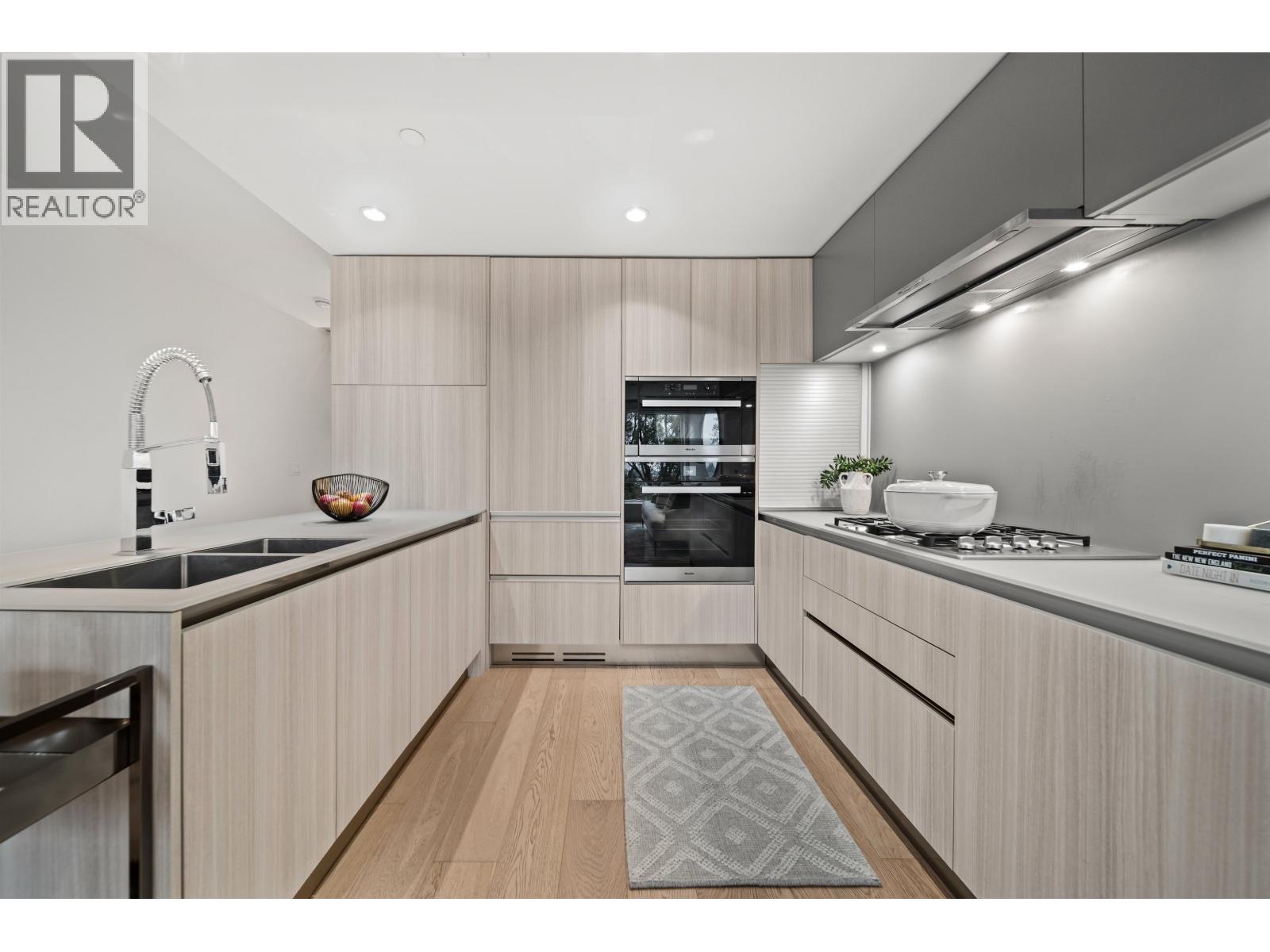 140 W WOODSTOCK AVENUE