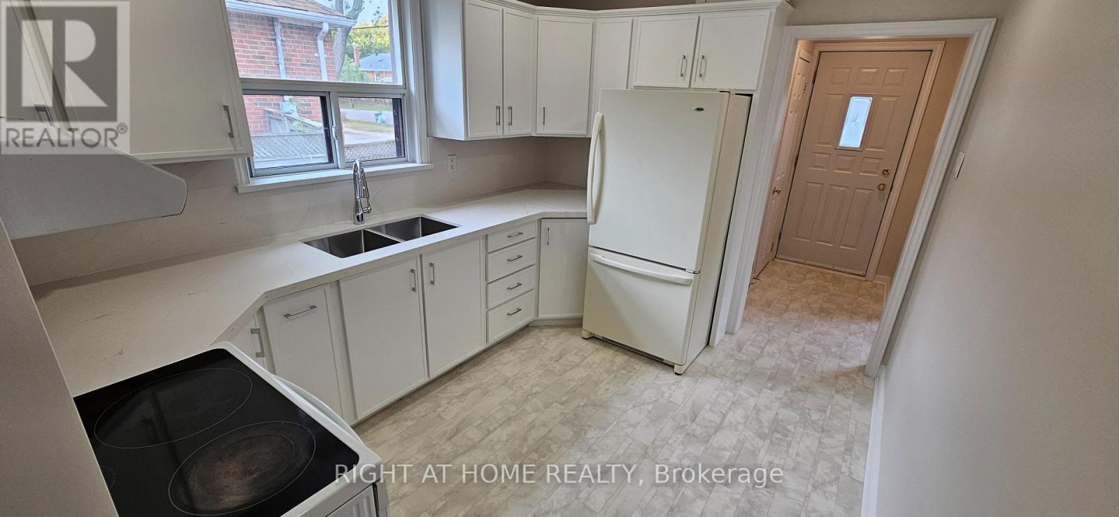 Main - 130 Prince Charles Drive, Oakville, Ontario  L6K 2C9 - Photo 7 - W13839160