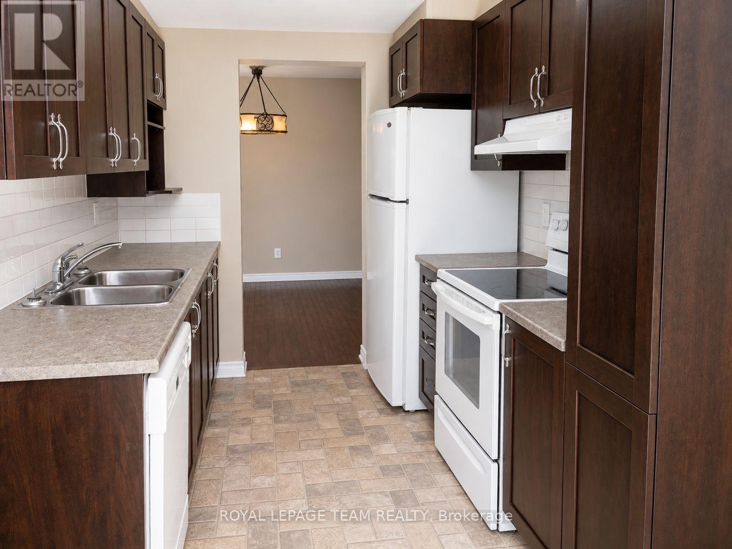133 Forestbrook Street, Ottawa, Ontario  K2K 0A8 - Photo 6 - X13842984