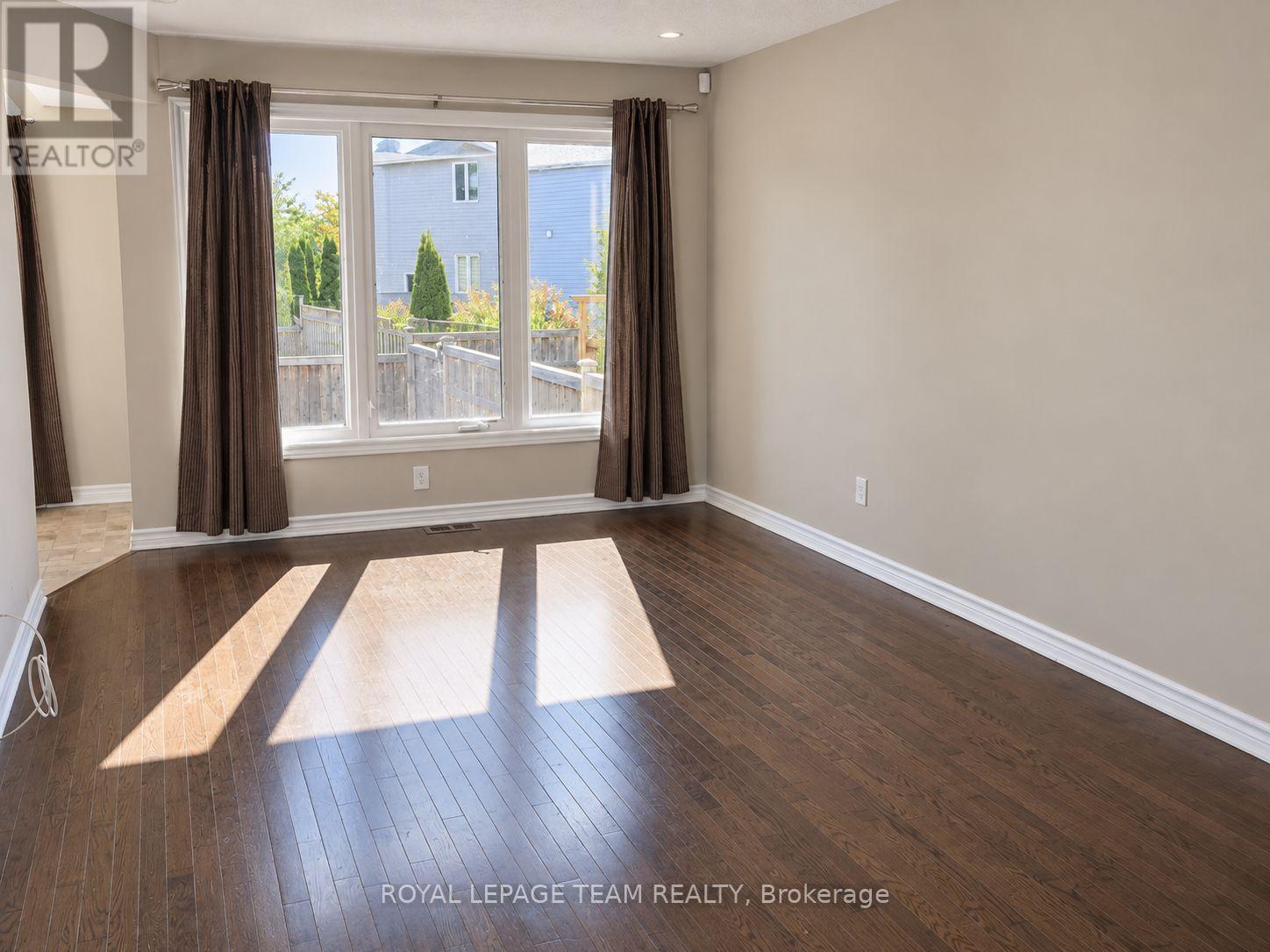 133 Forestbrook Street, Ottawa, Ontario  K2K 0A8 - Photo 4 - X13842984