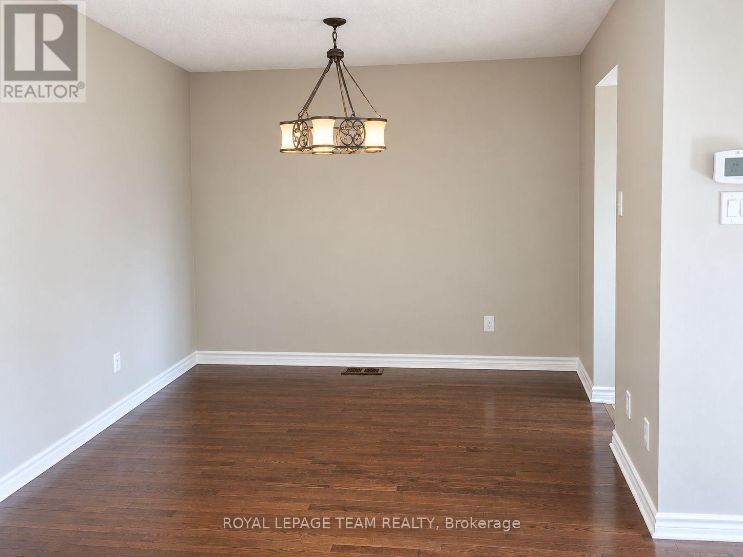 133 Forestbrook Street, Ottawa, Ontario  K2K 0A8 - Photo 5 - X13842984