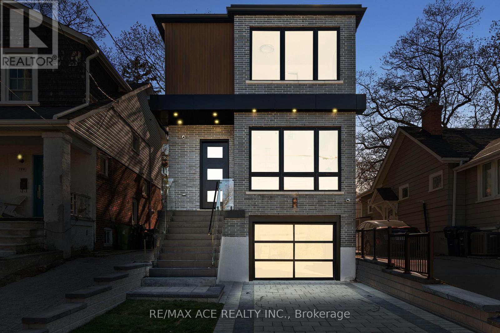 122 WARDEN AVENUE, Toronto, Ontario