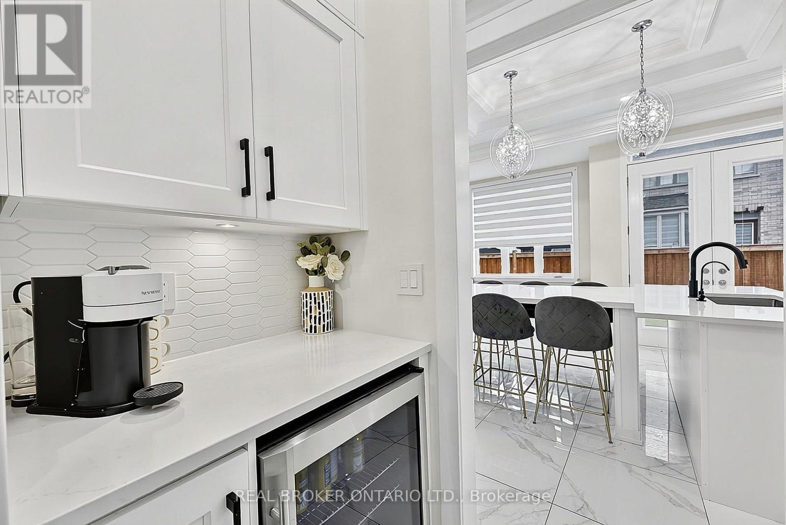 23 Marlene Johnston Drive, East Gwillimbury, Ontario  L9N 0W7 - Photo 9 - N13843064
