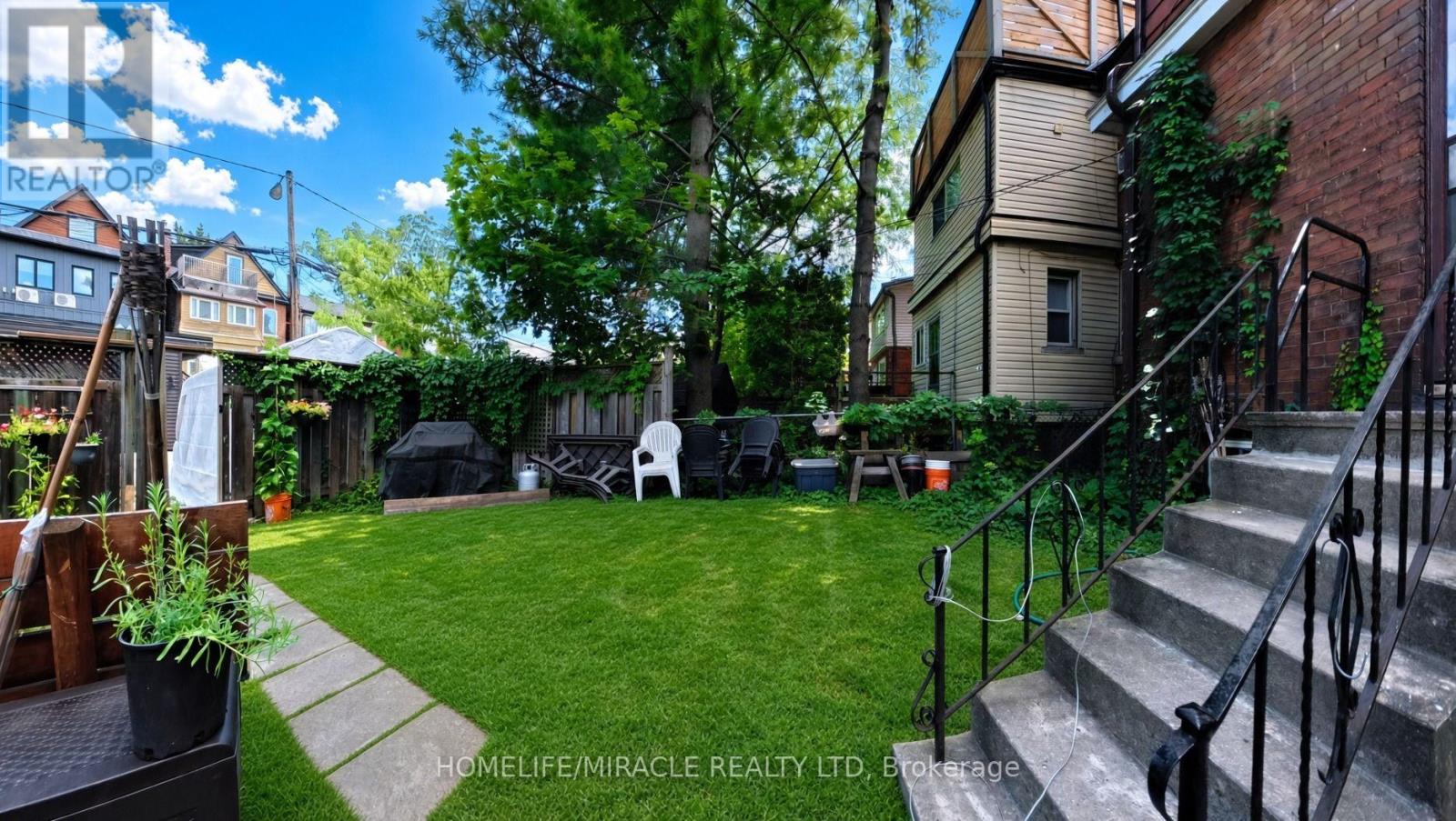 121 Medland Street, Toronto, Ontario  M6P 2N4 - Photo 27 - W13615228