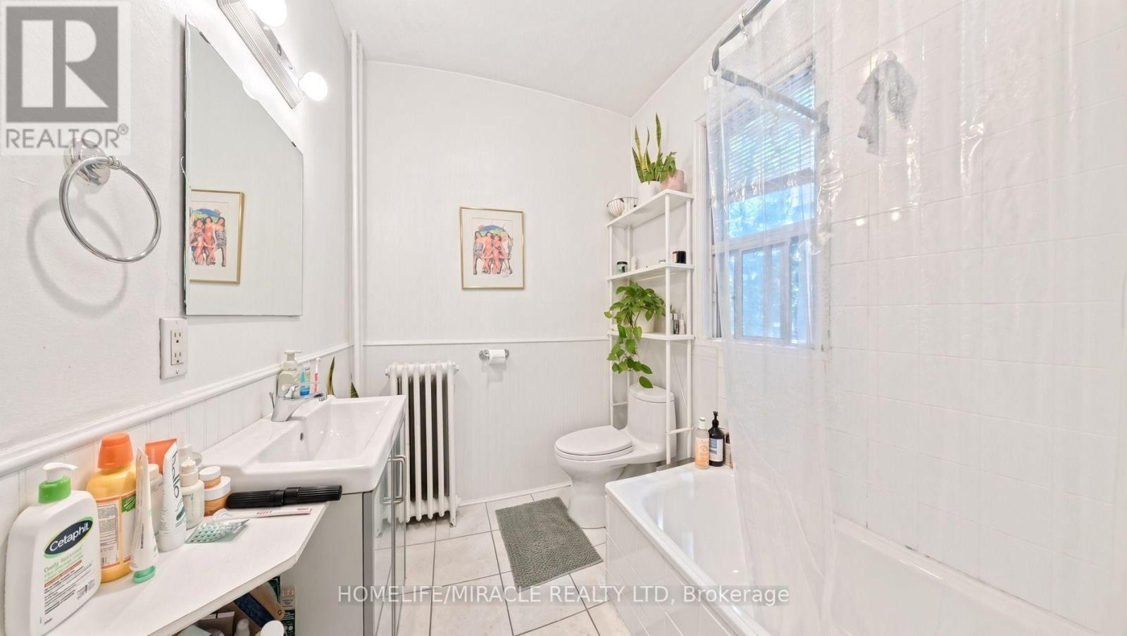 121 Medland Street, Toronto, Ontario  M6P 2N4 - Photo 6 - W13615228