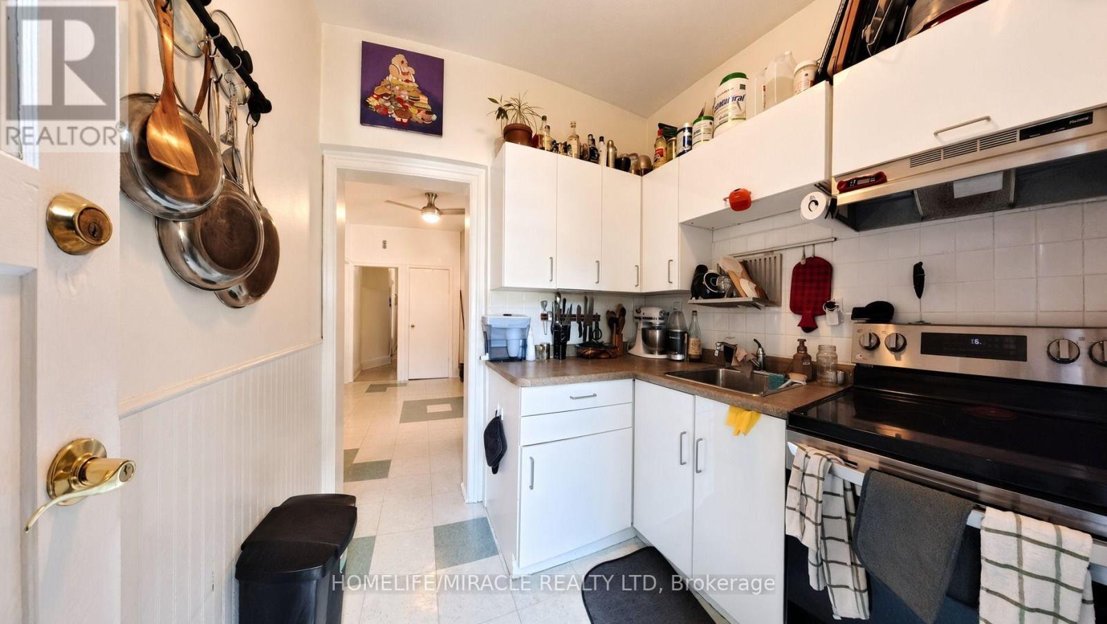 121 Medland Street, Toronto, Ontario  M6P 2N4 - Photo 22 - W13615228