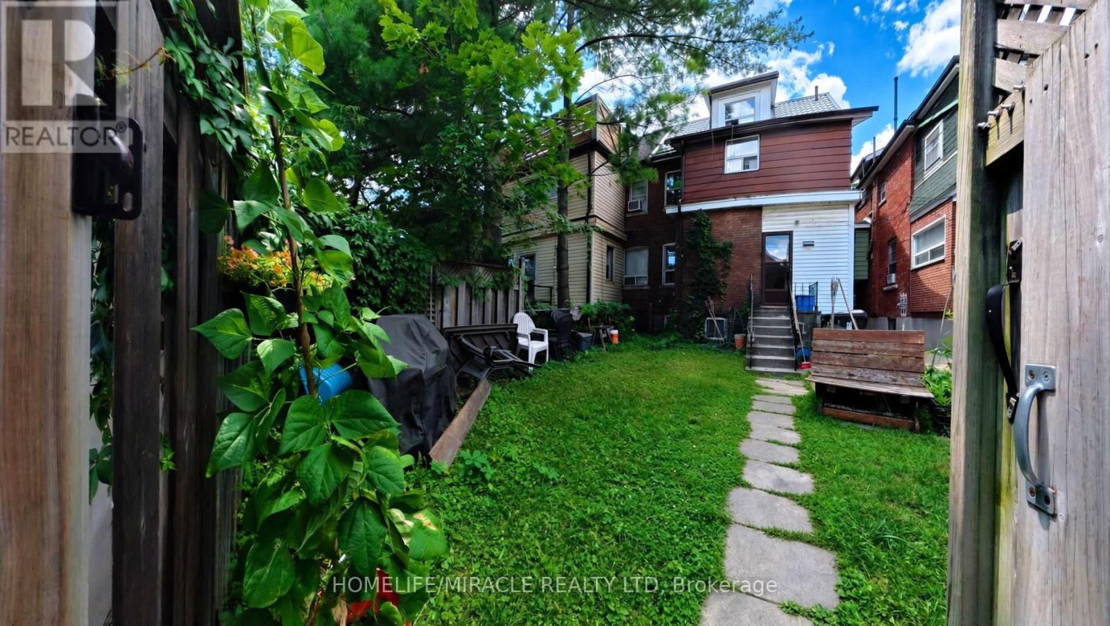 121 Medland Street, Toronto, Ontario  M6P 2N4 - Photo 28 - W13615228