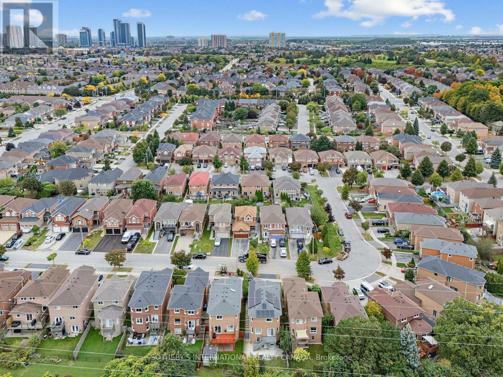 668 Driftcurrent Drive, Mississauga, Ontario  L4Z 3Z4 - Photo 3 - W13843000