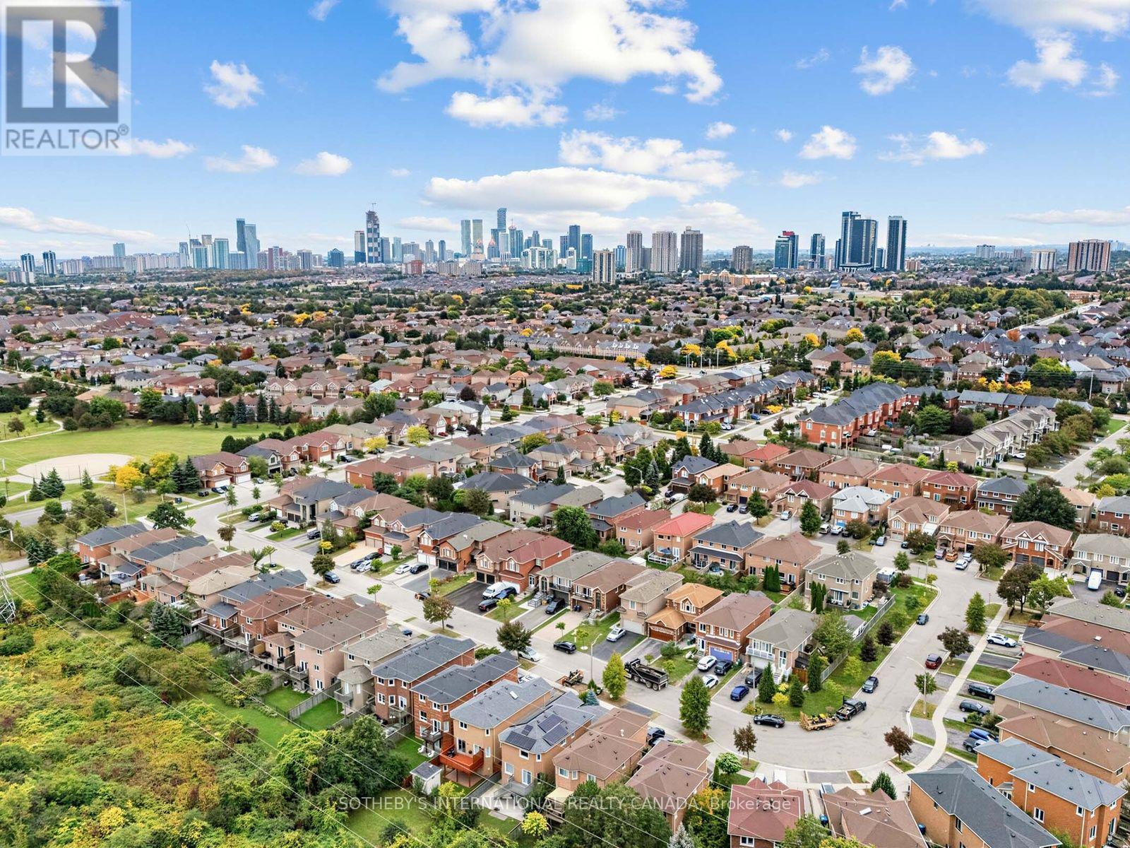 668 Driftcurrent Drive, Mississauga, Ontario  L4Z 3Z4 - Photo 4 - W13843000