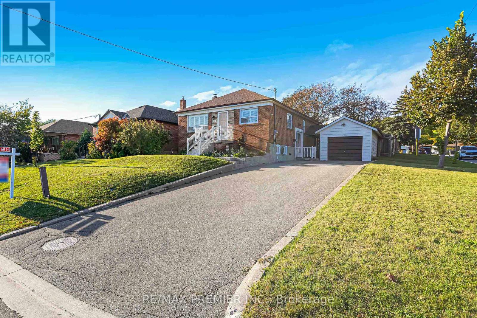240 CALVINGTON STREET, toronto (downsview-roding-cfb), Ontario