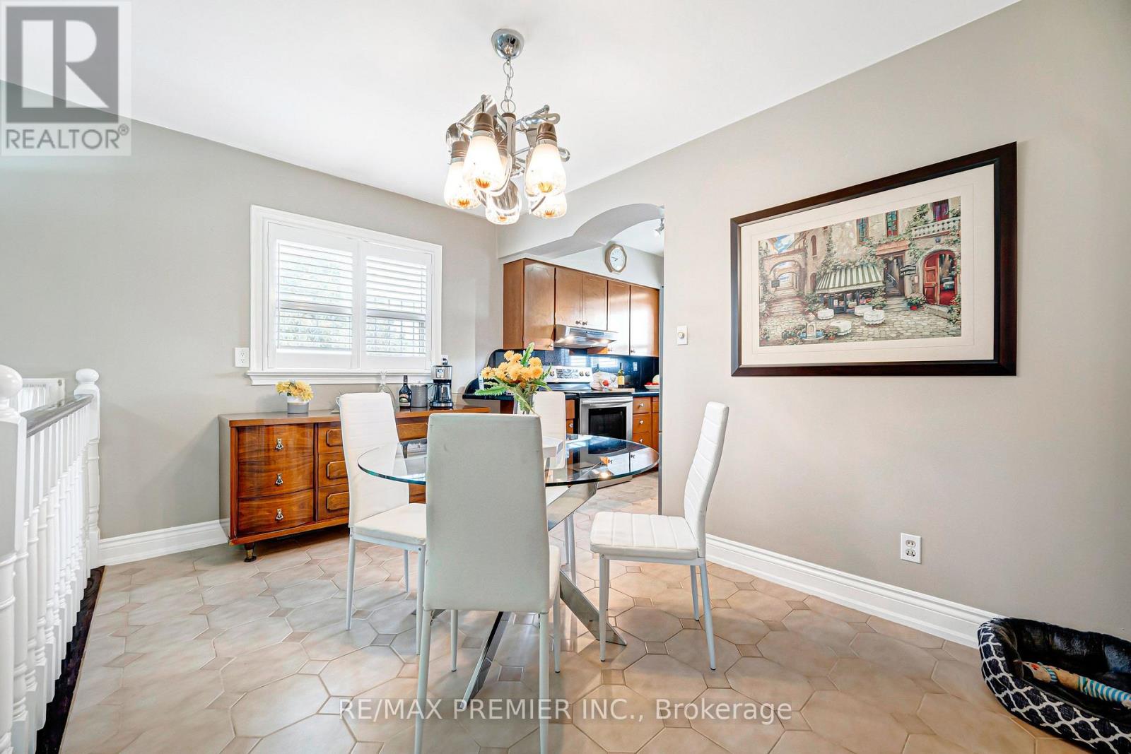 240 Calvington Street, Toronto (Downsview-Roding-Cfb), Ontario  M3M 2N4 - Photo 10 - W13843122