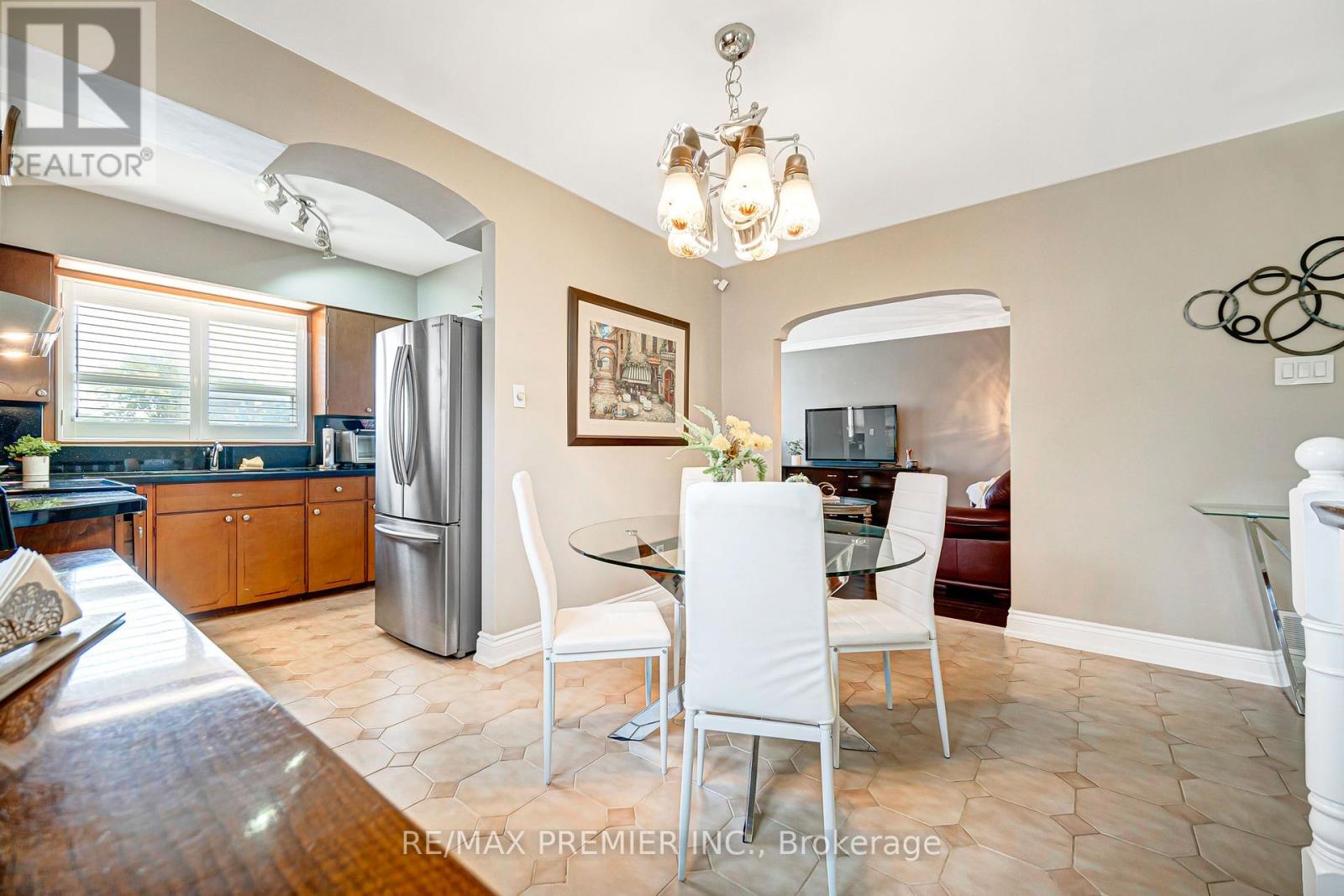 240 Calvington Street, Toronto (Downsview-Roding-Cfb), Ontario  M3M 2N4 - Photo 11 - W13843122