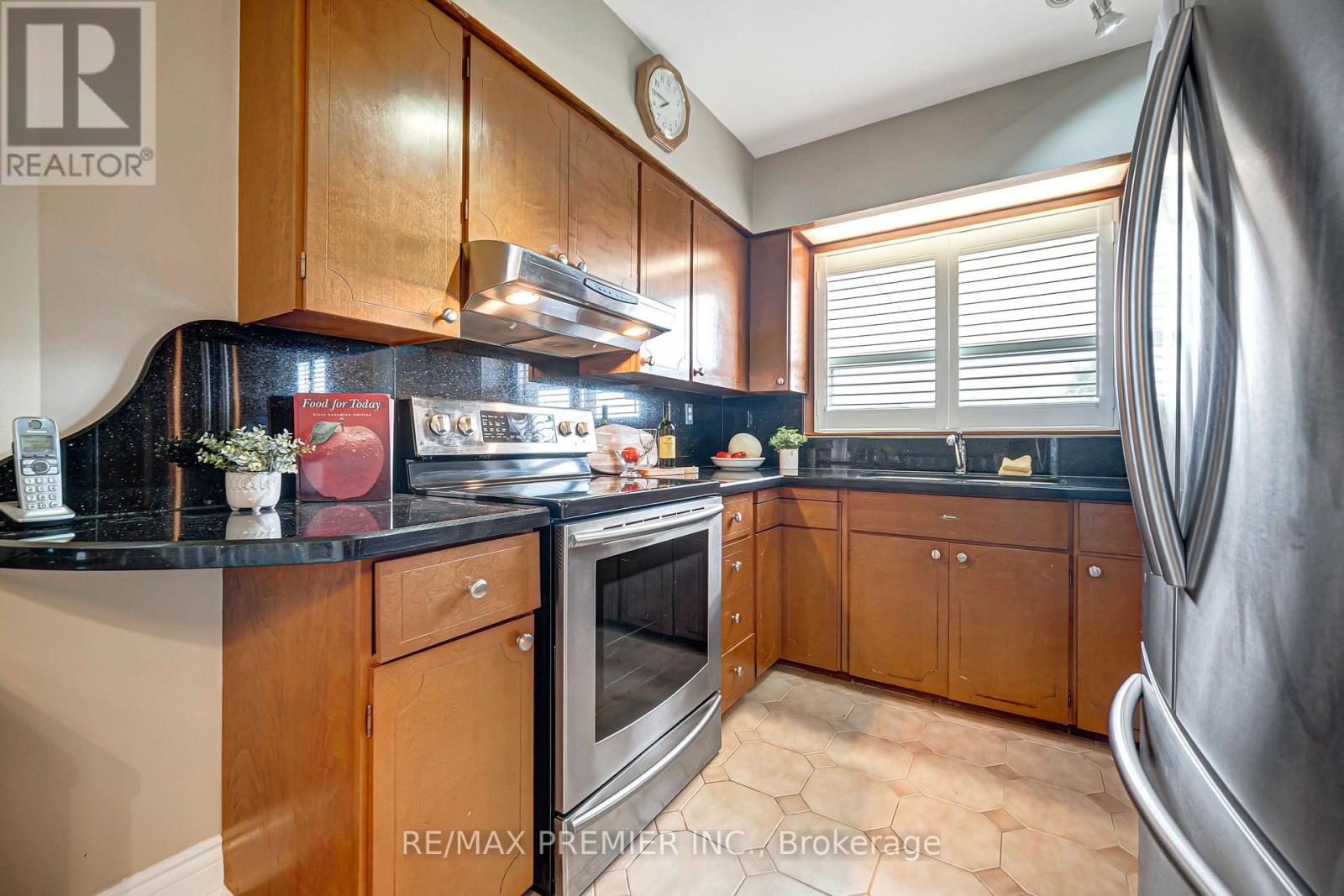 240 Calvington Street, Toronto (Downsview-Roding-Cfb), Ontario  M3M 2N4 - Photo 16 - W13843122
