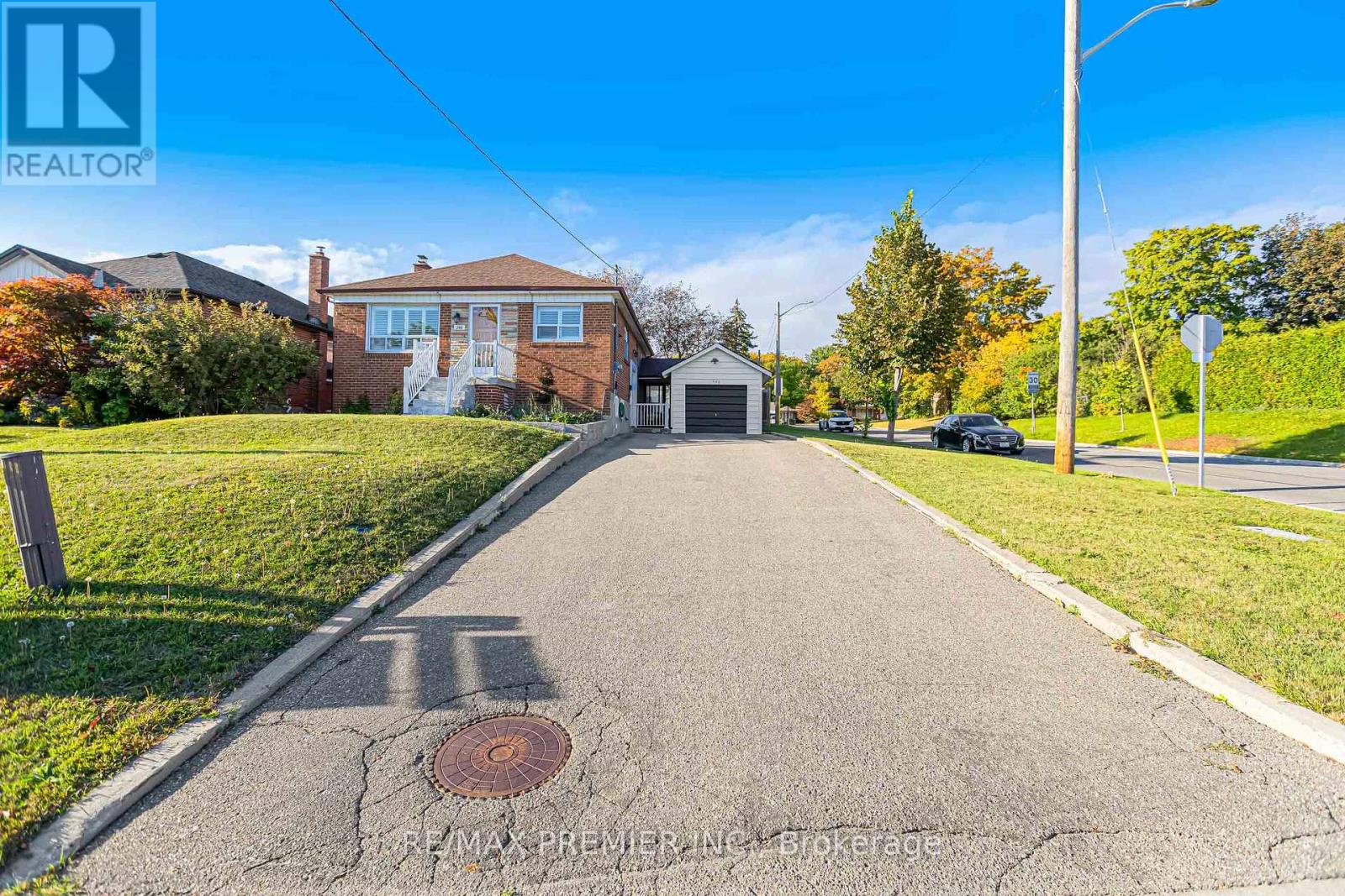 240 Calvington Street, Toronto (Downsview-Roding-Cfb), Ontario  M3M 2N4 - Photo 2 - W13843122