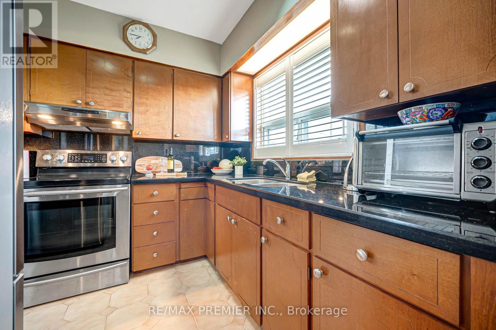 240 Calvington Street, Toronto (Downsview-Roding-Cfb), Ontario  M3M 2N4 - Photo 20 - W13843122