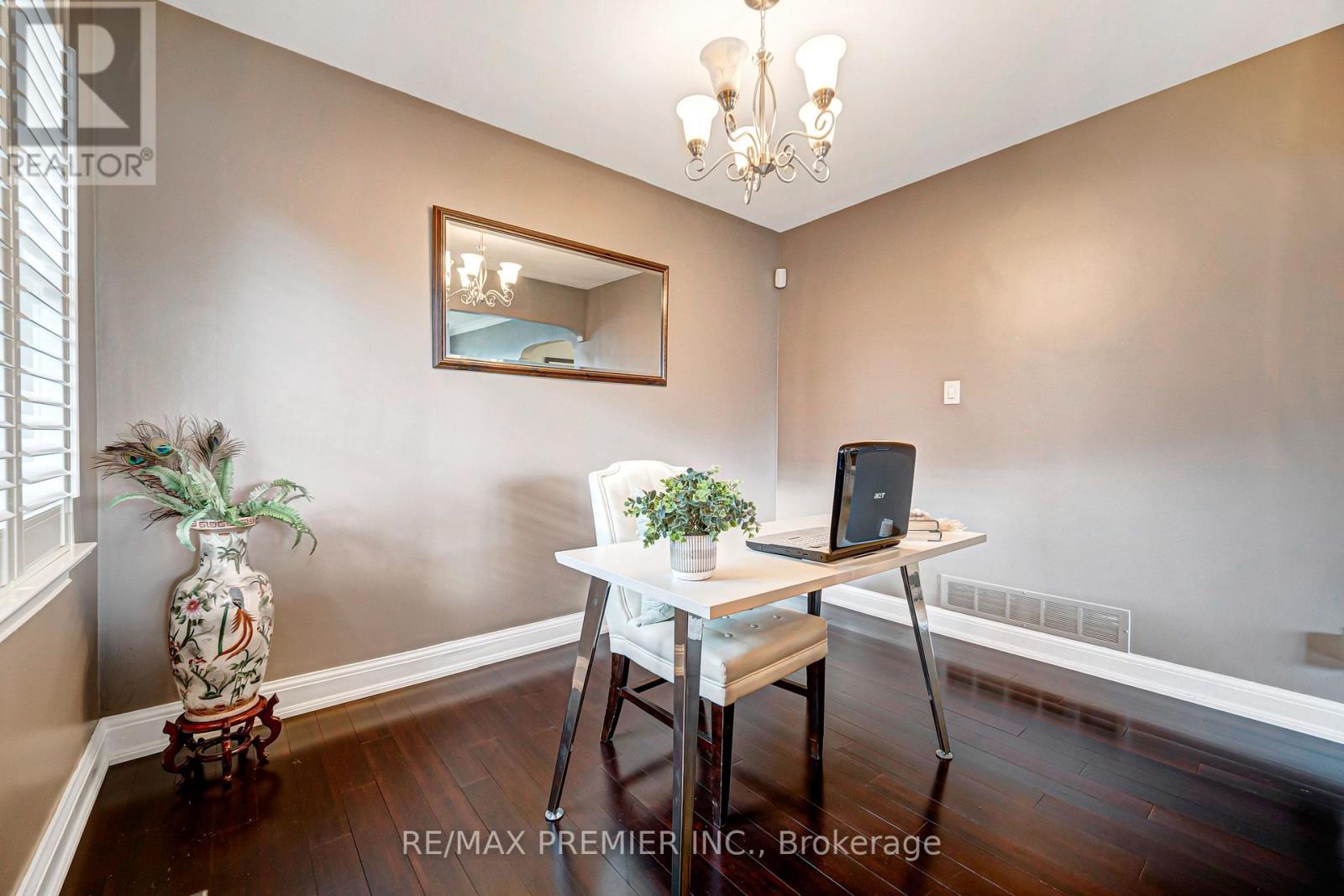 240 Calvington Street, Toronto (Downsview-Roding-Cfb), Ontario  M3M 2N4 - Photo 27 - W13843122