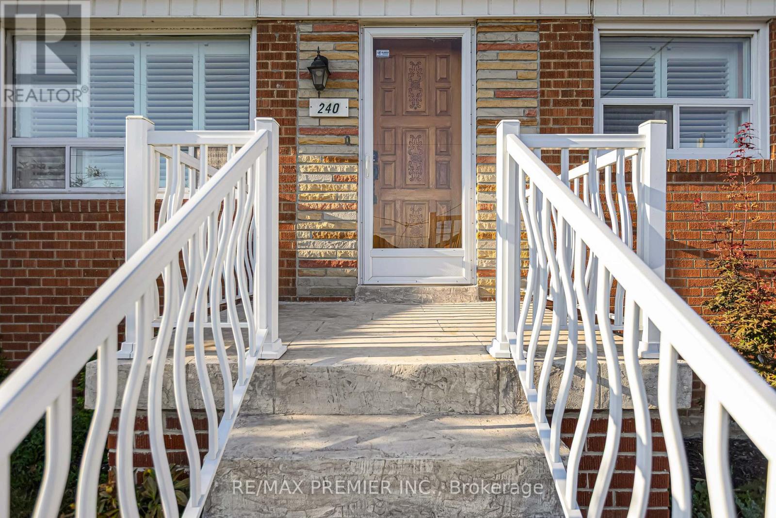 240 Calvington Street, Toronto (Downsview-Roding-Cfb), Ontario  M3M 2N4 - Photo 5 - W13843122