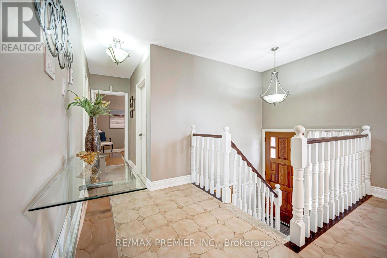 240 Calvington Street, Toronto (Downsview-Roding-Cfb), Ontario  M3M 2N4 - Photo 9 - W13843122