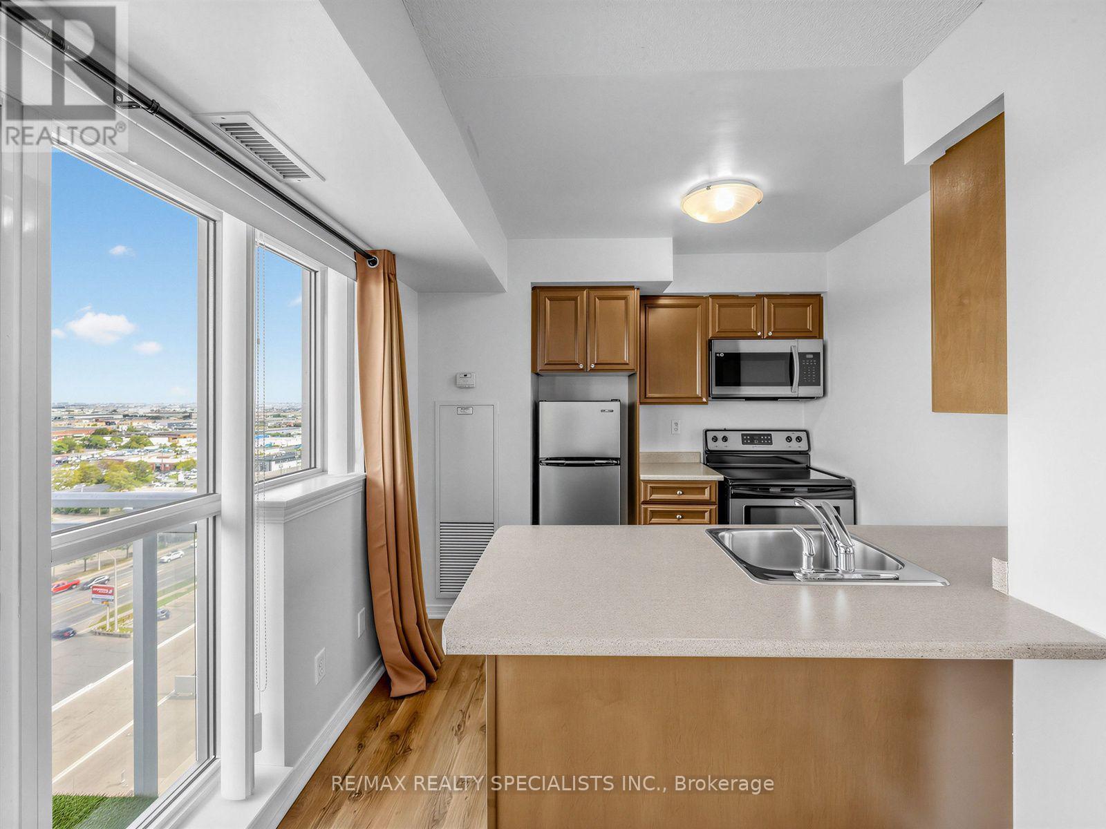 1501 - 215 Queen Street E, Brampton, Ontario L6W 0A9 - Photo 11 - W13817738