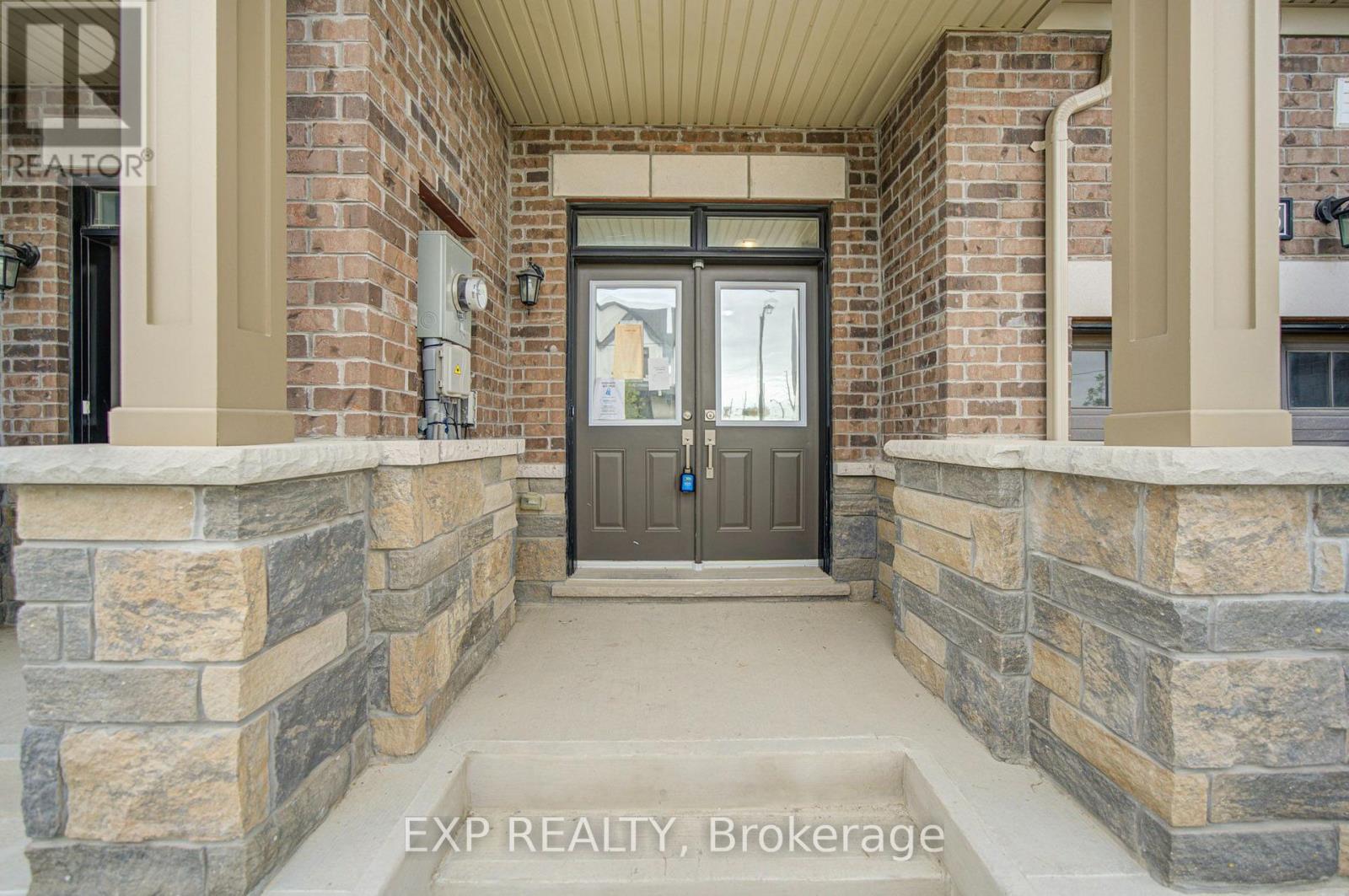 1095 Thompson Drive, Oshawa, Ontario  L1L 0V5 - Photo 2 - E13837296