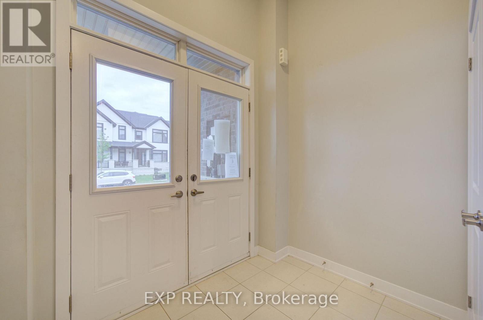 1095 Thompson Drive, Oshawa, Ontario  L1L 0V5 - Photo 3 - E13837296