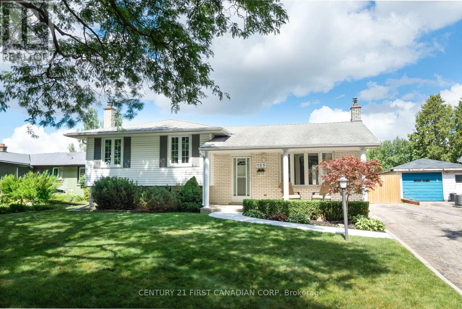 135 DOWNING CRESCENT, London South, Ontario