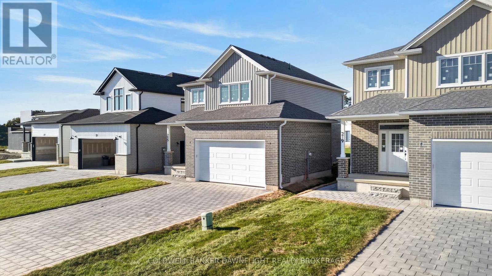 215 Greene Street, South Huron, Ontario  N0M 1S3 - Photo 3 - X13843374
