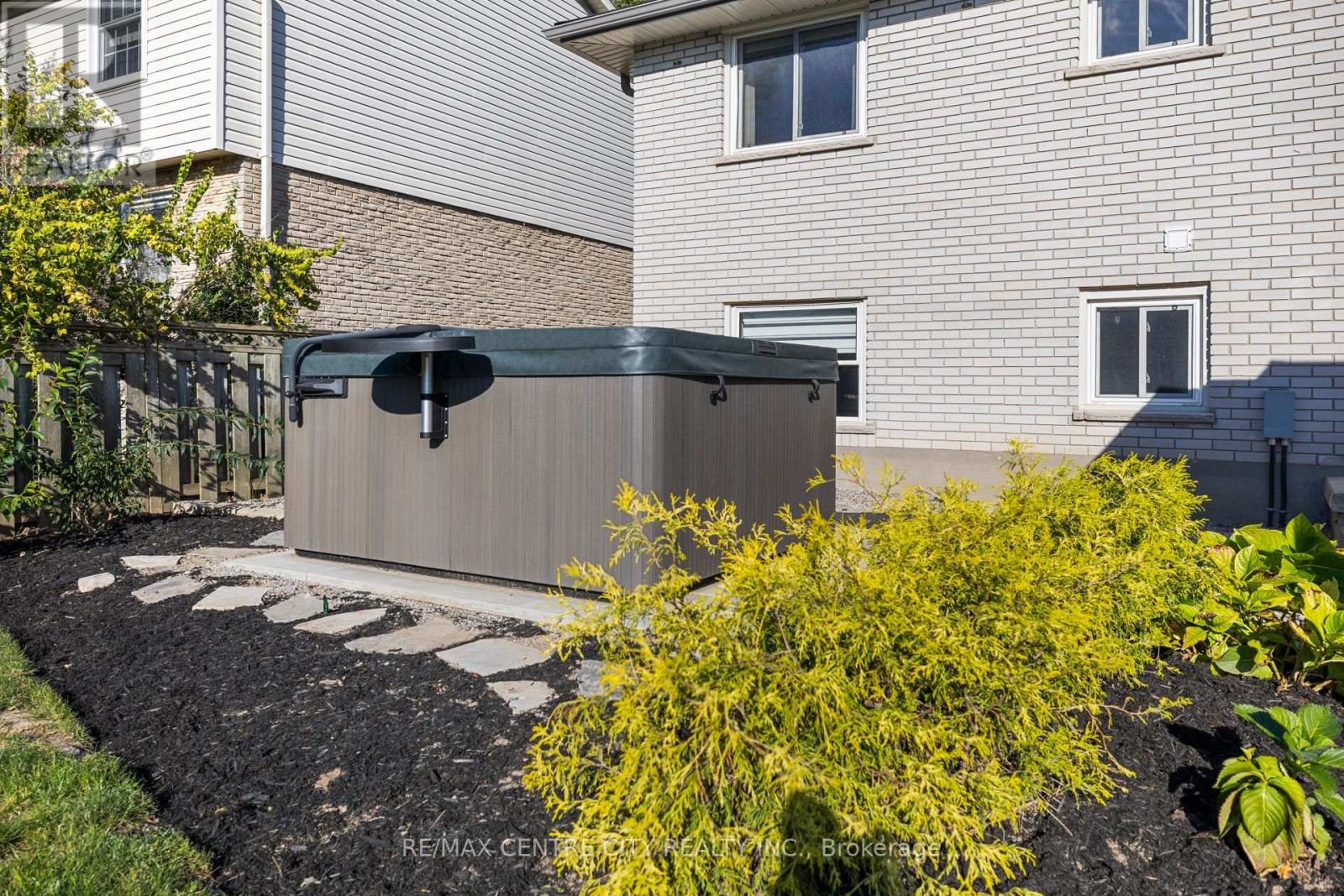 60 Westbury Avenue, London South (South O), Ontario  N6J 3G1 - Photo 32 - X13843514