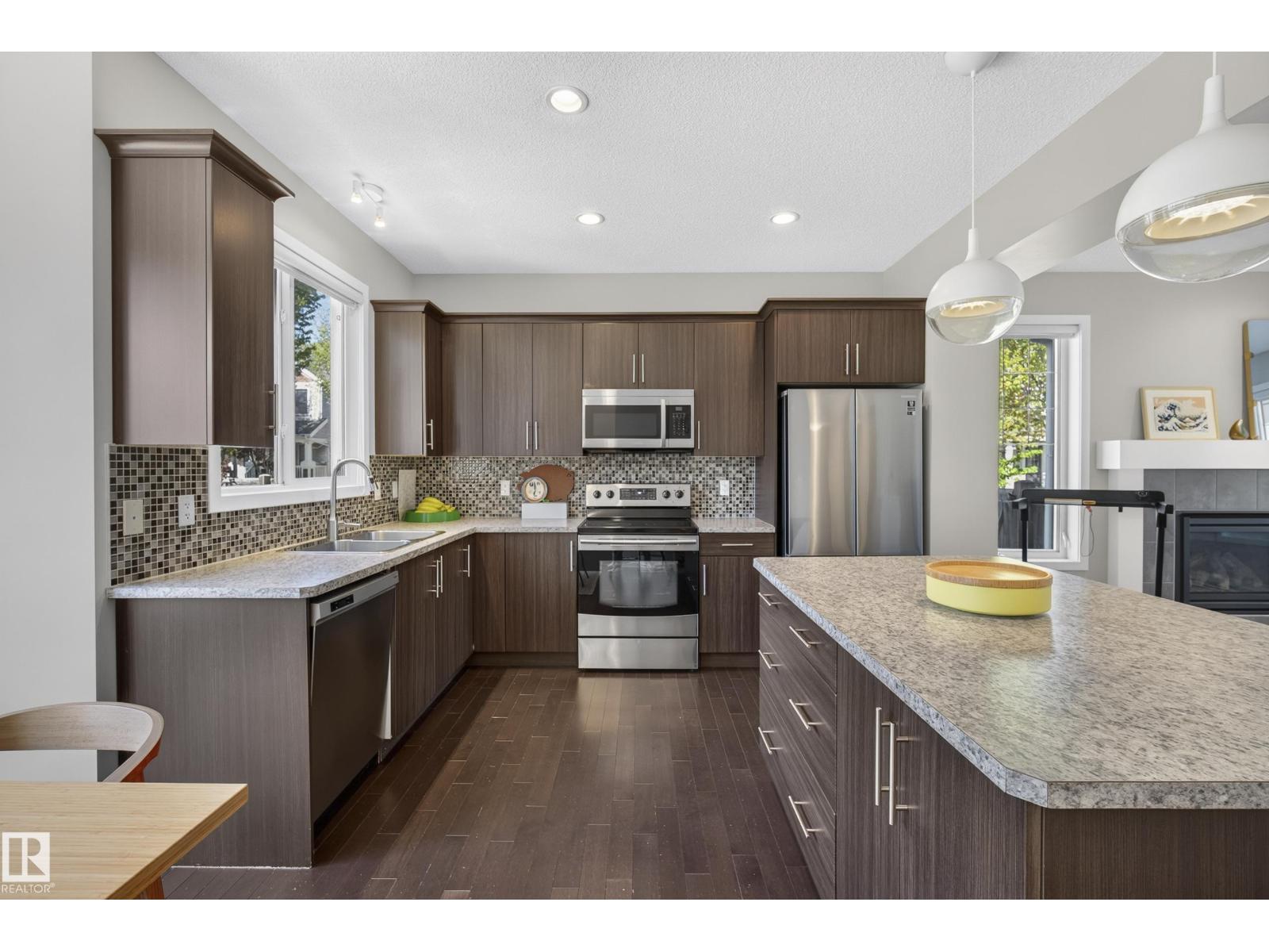 1104 74 ST SW SW