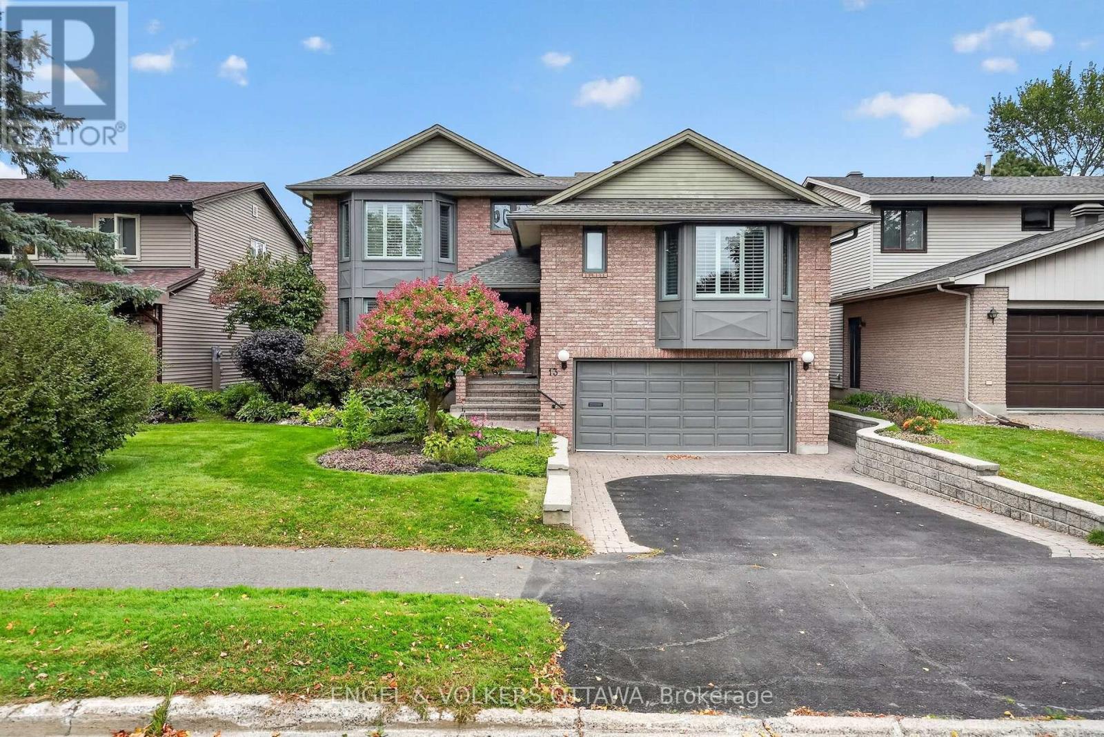 13 LYNHURST AVENUE, Ottawa, Ontario