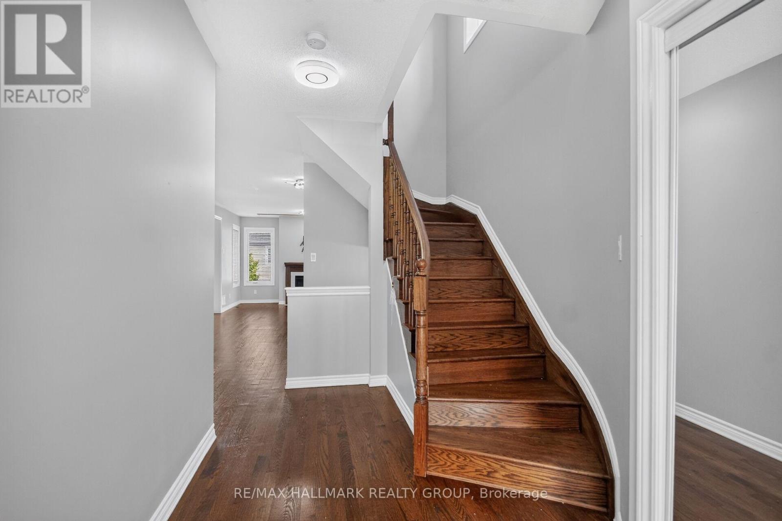 18 Sweetbay Circle, Ottawa, Ontario  K2S 0W8 - Photo 5 - X13843332