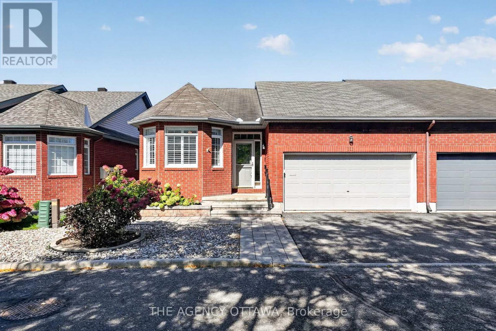 111 BARTLETT PRIVATE, Ottawa, Ontario