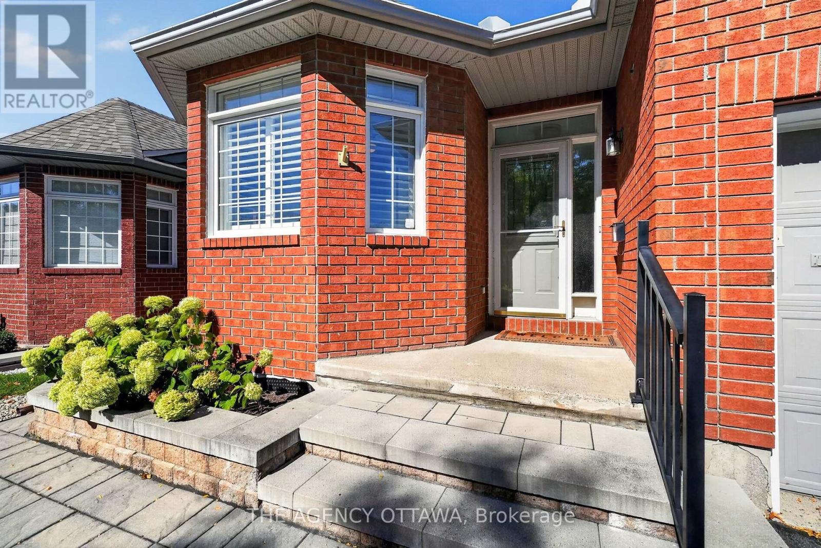 111 Bartlett Private, Ottawa, Ontario  K1V 2A9 - Photo 2 - X13843488
