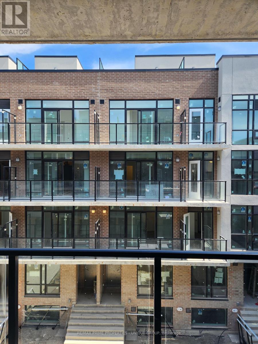 16 - 851 SHEPPARD AVENUE W