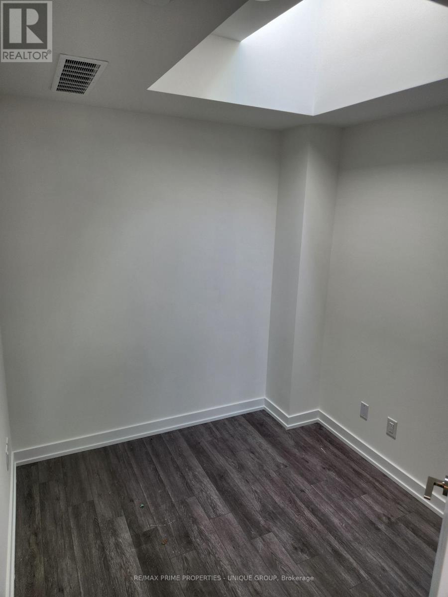 16 - 851 Sheppard Avenue W, Toronto, Ontario  M3H 0E9 - Photo 26 - C13843198