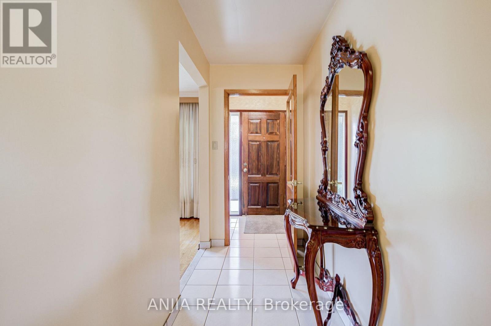 5 Brantford Drive, Toronto (L'amoreaux), Ontario  M1W 1E2 - Photo 9 - E13843254