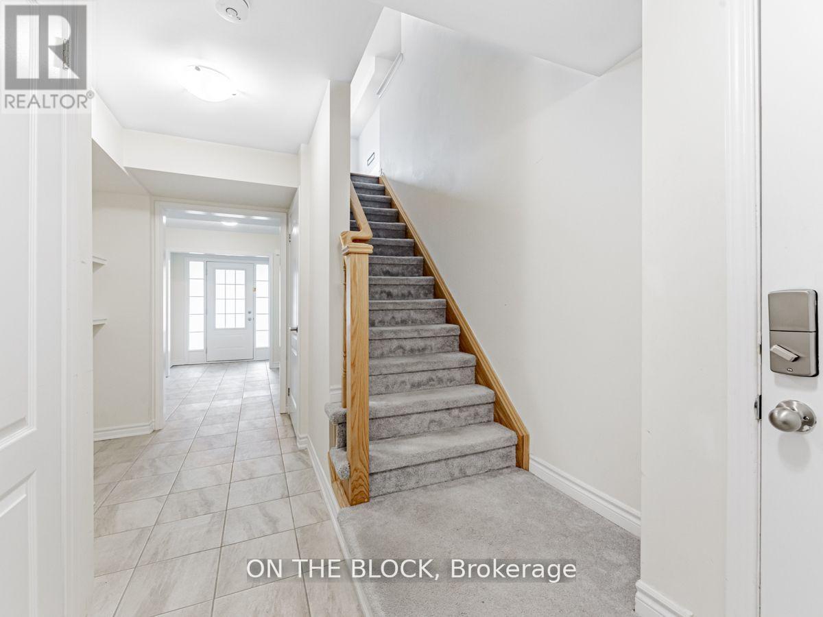 2425 Fall Harvest Crescent, Pickering, Ontario  L1X 0G1 - Photo 8 - E13843382