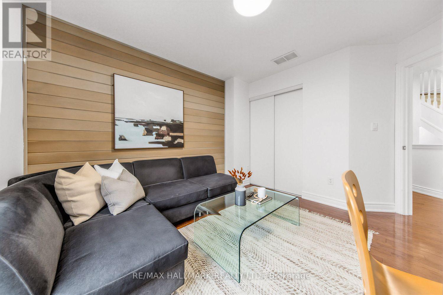 34 Fairhead Mews, Toronto, Ontario M4E 3Y4 - Photo 16 - E13843430