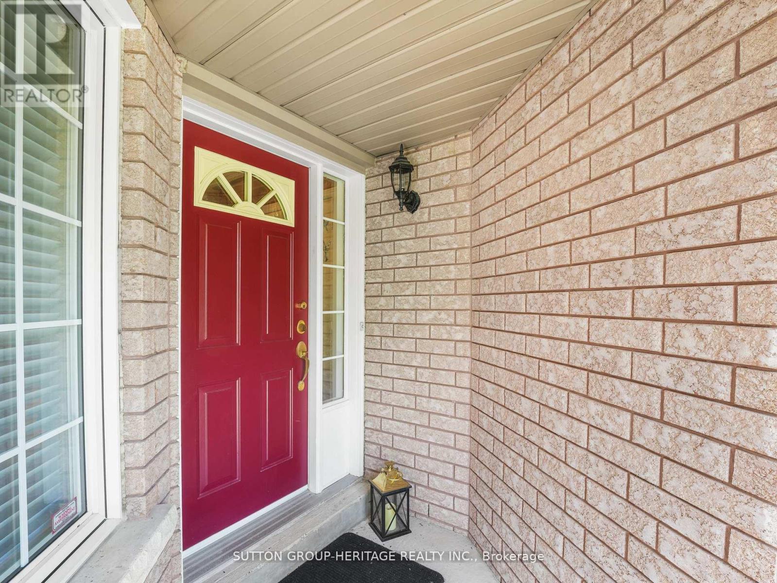 51 Annie Crescent, Ajax (Central West), Ontario  L1T 3Z4 - Photo 4 - E13843516