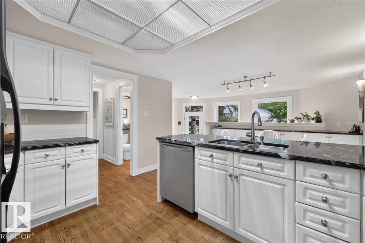 30 ST GEORGE'S CR NW