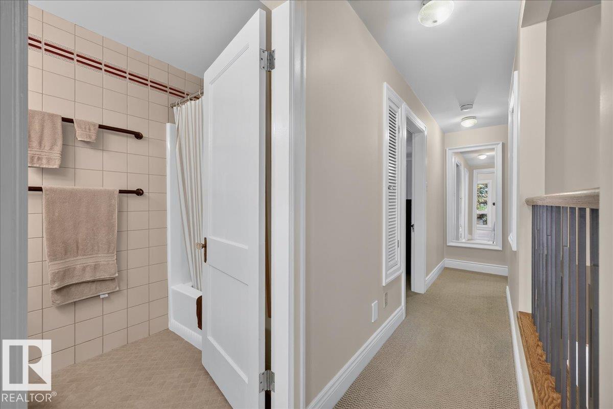 30 ST GEORGE'S CR NW