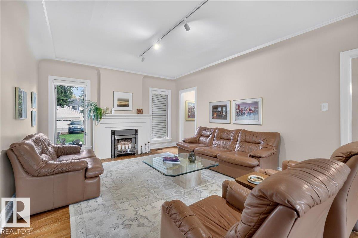 30 ST GEORGE'S CR NW