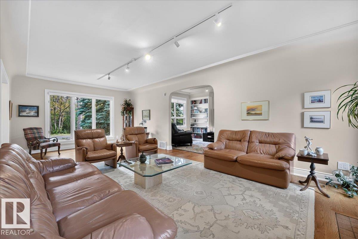 30 ST GEORGE'S CR NW