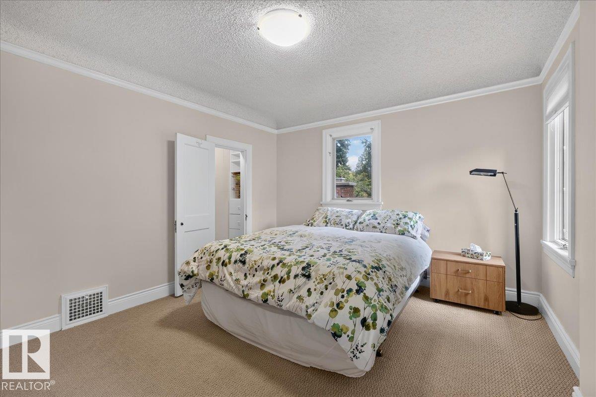 30 ST GEORGE'S CR NW