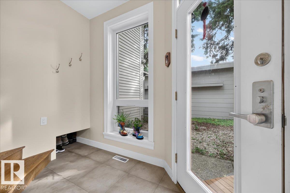 30 ST GEORGE'S CR NW