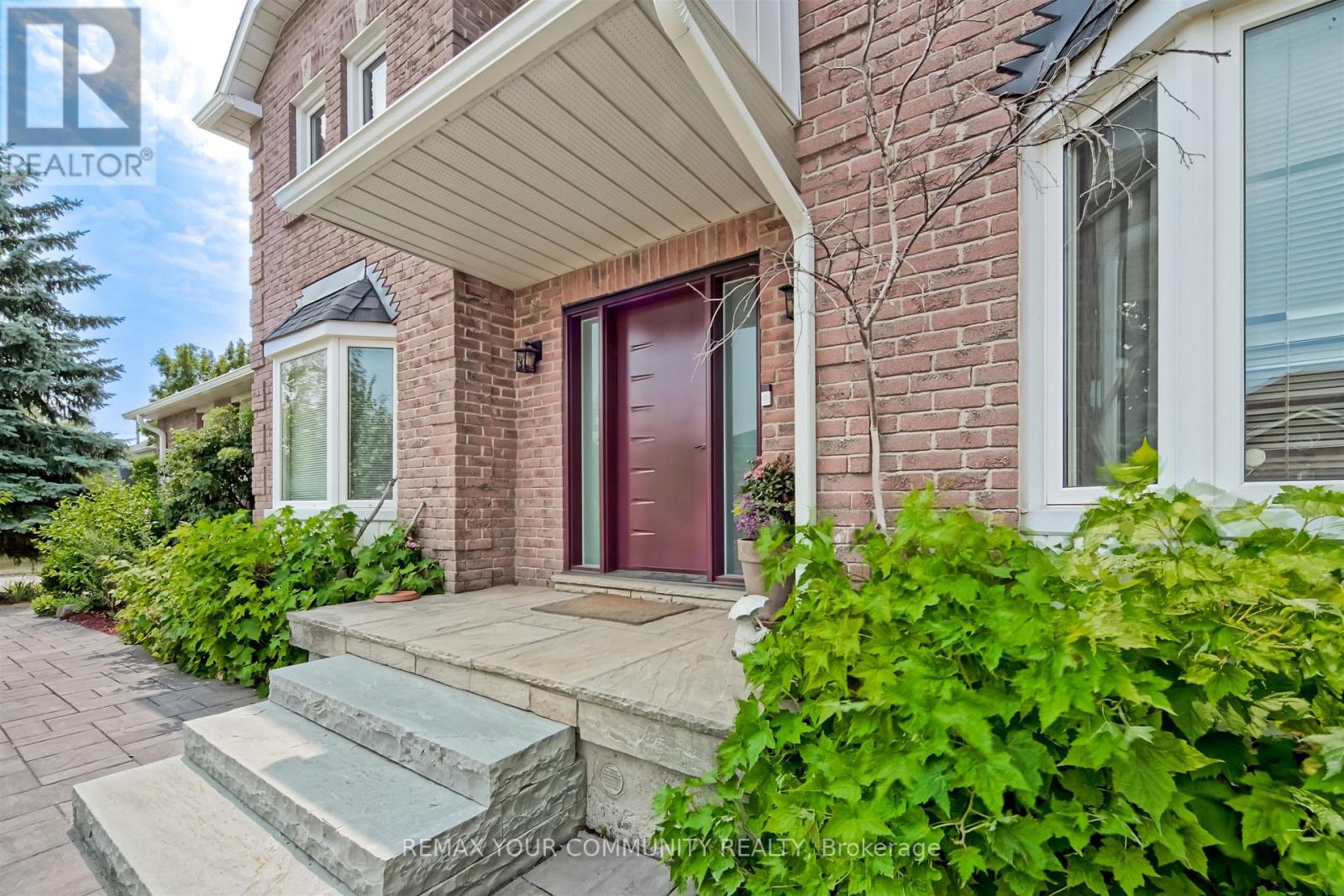 2 Kirkland Court, Richmond Hill (Westbrook), Ontario  L4C 9J1 - Photo 2 - N13843328