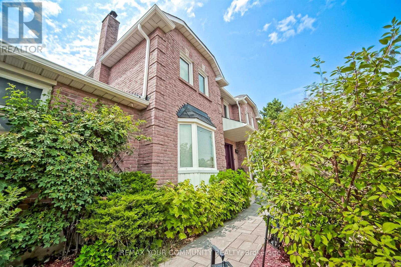 2 Kirkland Court, Richmond Hill (Westbrook), Ontario  L4C 9J1 - Photo 3 - N13843328