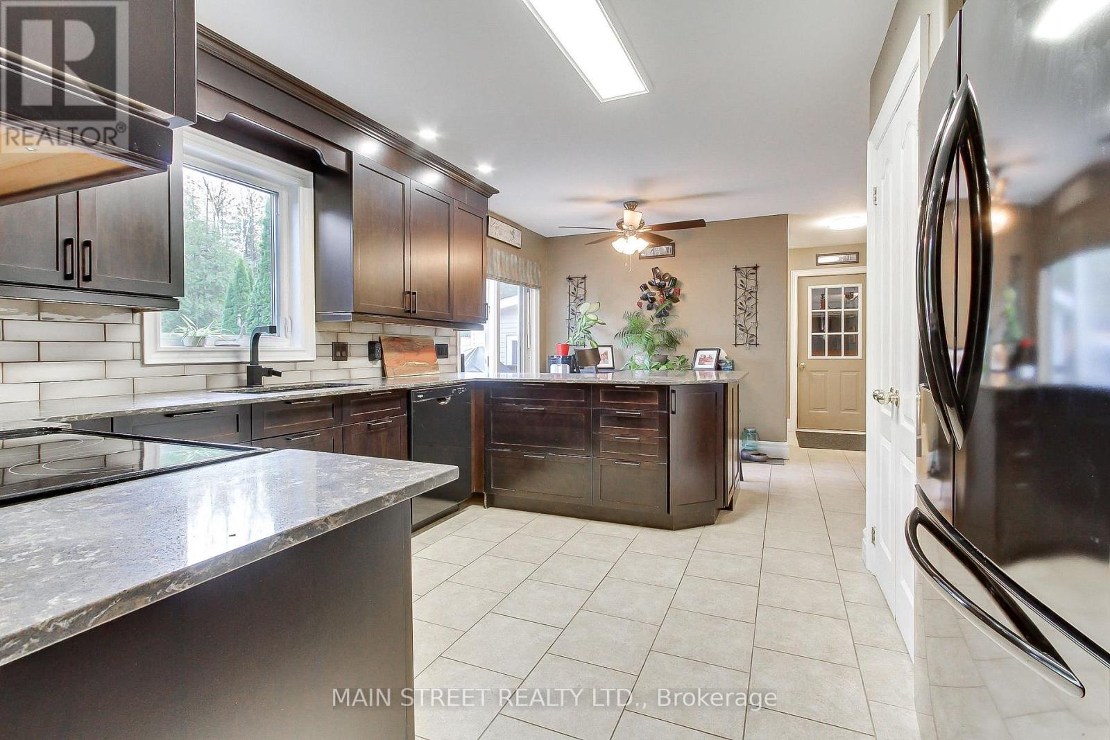 276 Crawford Street, Barrie (Ardagh), Ontario  L4N 3W8 - Photo 10 - S13843418
